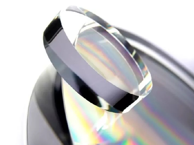 康宁将推出先进光学产品 -- Polarcor™ 0.12mm 玻璃偏振片