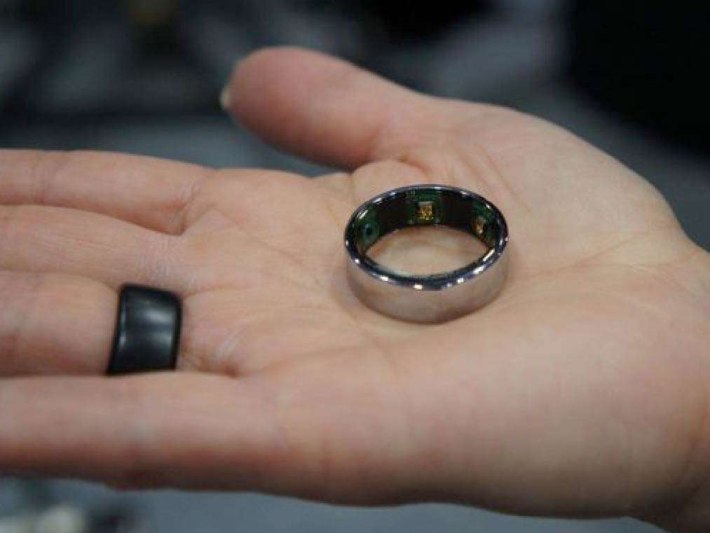 能测量生命征象的 Oura 指环