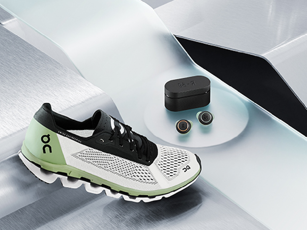 Bang & Olufsen 和 On 联名运动耳机+专业跑鞋